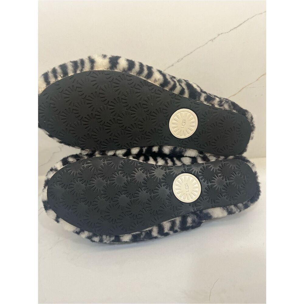 UGG Fluff Yeah Zebra Print Shearling Slippers 🖤🤍 - Picture 7 of 7